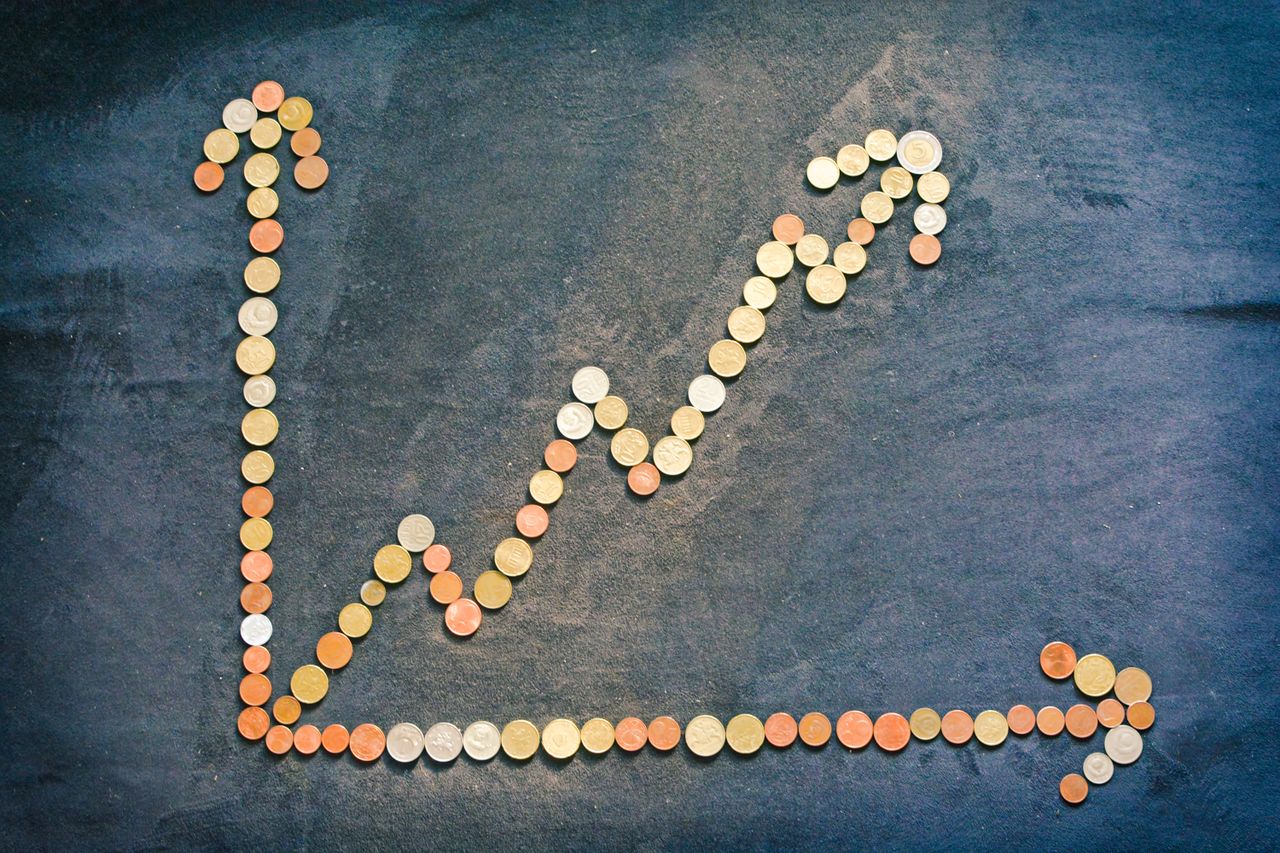 Coins arranged in a rising pattern, the steady growth index funds are built for