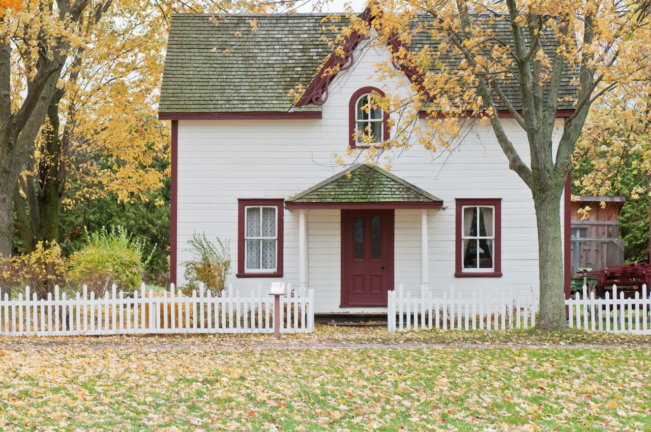 House keys and a model home on documents, representing inheriting a mortgaged home