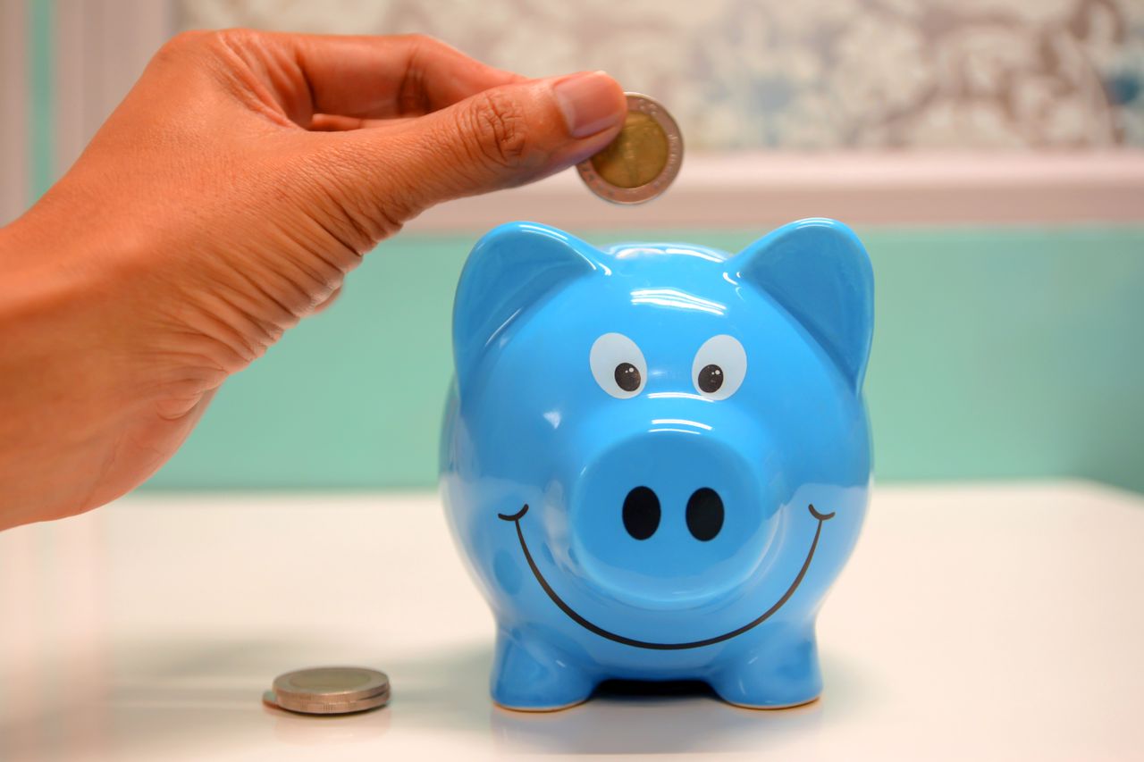 Retirement savings jar representing making $500,000 last