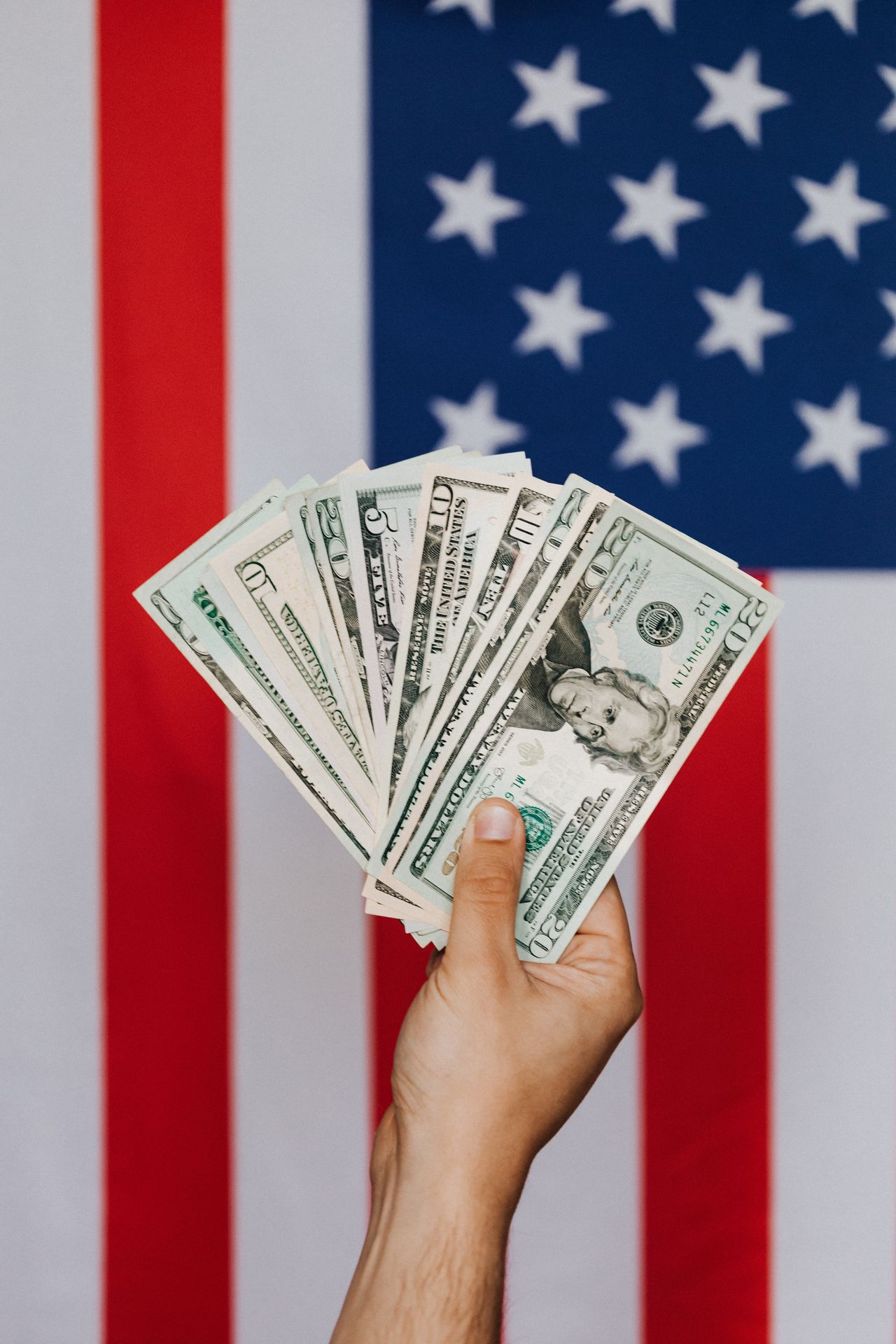 Calculating a monthly retirement income savings target
